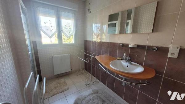 SABLE SUR SARTHE-PAVILLON DE TYPE 6-REF:VDL2158