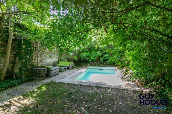 Maison de caractère de 166 m² avec dépendance et piscine à Lieusaint (77127)