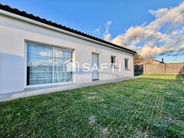 Maison contemporaine de 2020 de plain-pied : 3 chambres dont une suite parentale, jardin et garage.