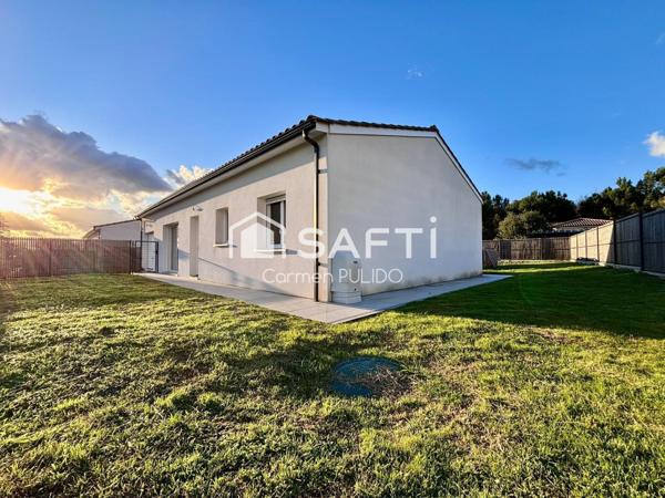 Maison contemporaine de 2020 de plain-pied : 3 chambres dont une suite parentale, jardin et garage.