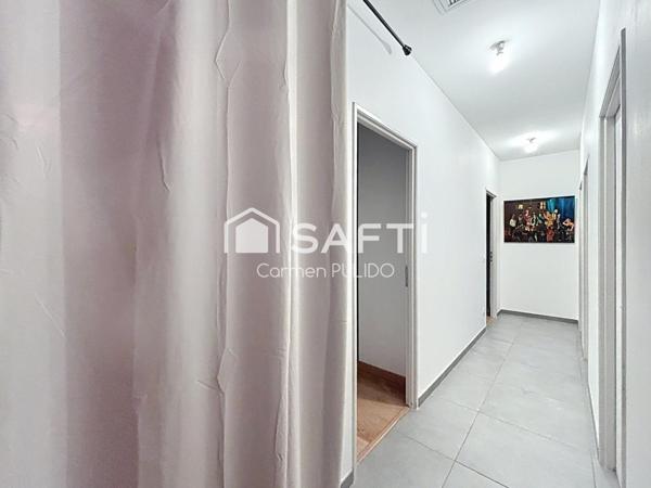 Maison contemporaine de 2020 de plain-pied : 3 chambres dont une suite parentale, jardin et garage.