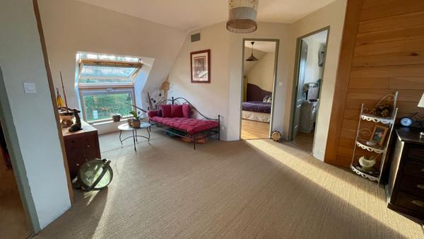 Maison 4 chambres à vendre, volumes confortables et secteur calme à Ploemel