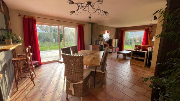 Maison 4 chambres à vendre, volumes confortables et secteur calme à Ploemel