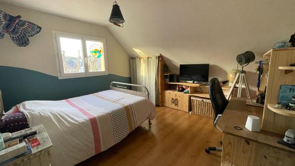 Maison 4 chambres à vendre, volumes confortables et secteur calme à Ploemel