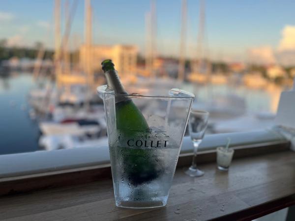 Élégance et Vue Marina au Cœur de Saint-François