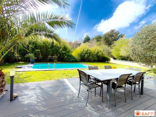 Maison lumineuse avec piscine et proche commodités