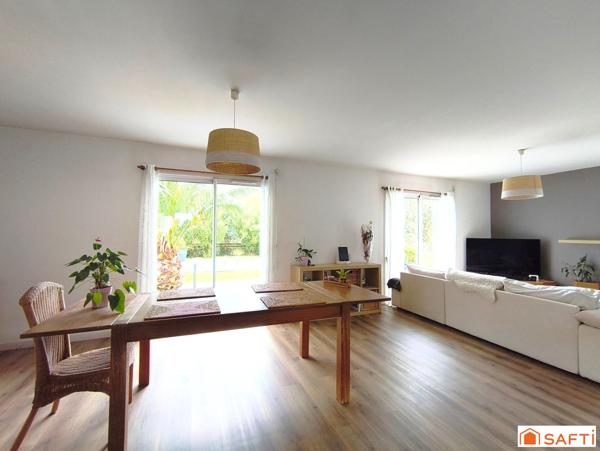 Maison lumineuse avec piscine et proche commodités