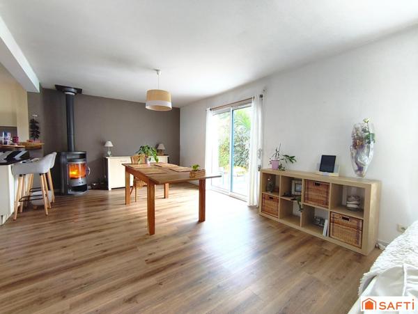 Maison lumineuse avec piscine et proche commodités