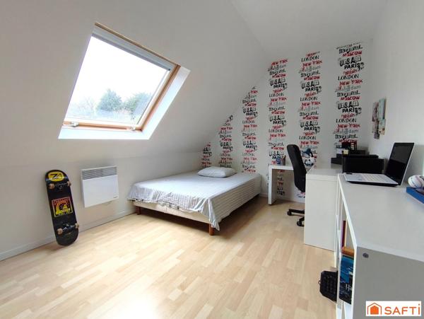 Maison lumineuse avec piscine et proche commodités