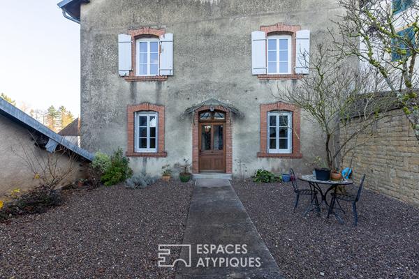 Ancienne maison vigneronne dans village médiéval