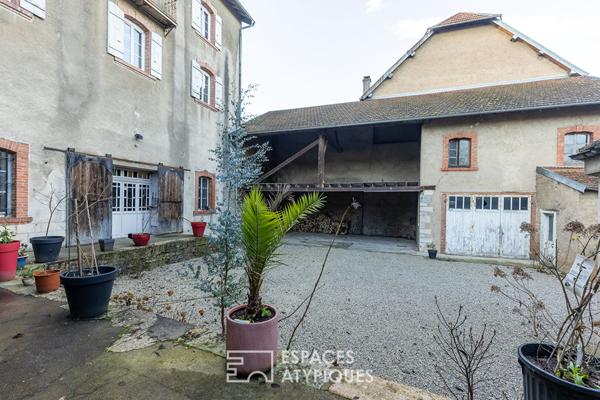 Ancienne maison vigneronne dans village médiéval