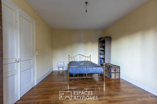 Ancienne maison vigneronne dans village médiéval