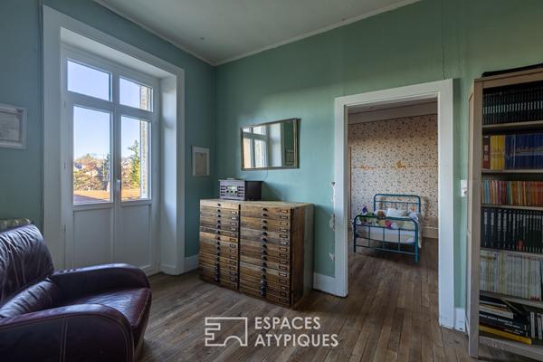 Ancienne maison vigneronne dans village médiéval