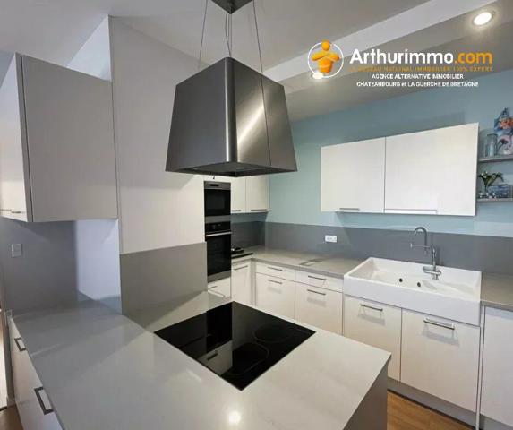 Vente                                                      Maison
                        
                     7 pièces                      139 m2                     à Châteaubourg