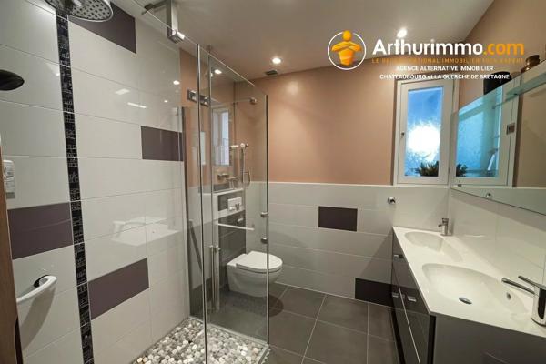 Vente                                                      Maison
                        
                     7 pièces                      139 m2                     à Châteaubourg