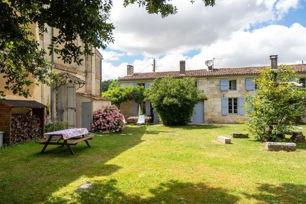 BELLE MAISON DE MAITRE AVEC 2 GITES A 15 MIN DE SAINTES