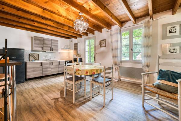 BELLE MAISON DE MAITRE AVEC 2 GITES A 15 MIN DE SAINTES