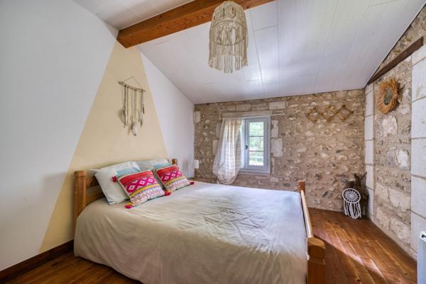 BELLE MAISON DE MAITRE AVEC 2 GITES A 15 MIN DE SAINTES