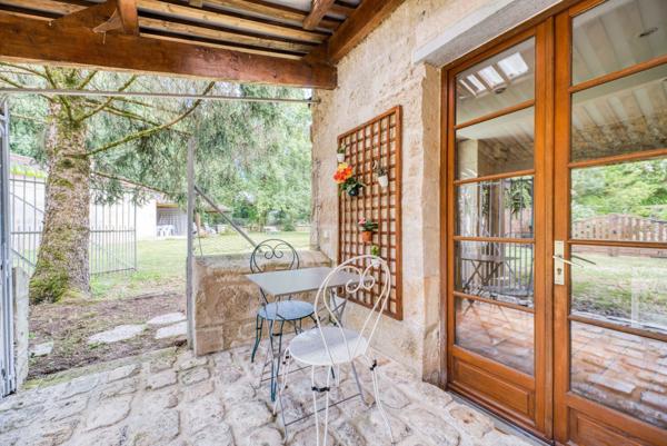 BELLE MAISON DE MAITRE AVEC 2 GITES A 15 MIN DE SAINTES