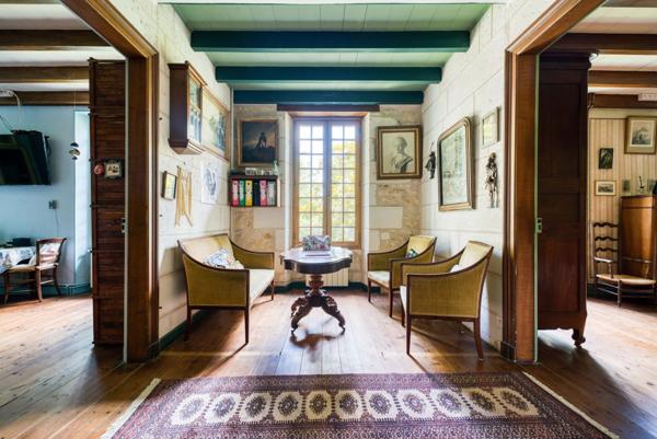 BELLE MAISON DE MAITRE AVEC 2 GITES A 15 MIN DE SAINTES