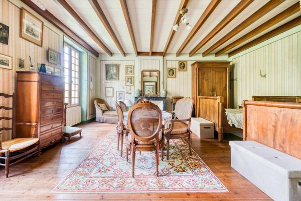 BELLE MAISON DE MAITRE AVEC 2 GITES A 15 MIN DE SAINTES