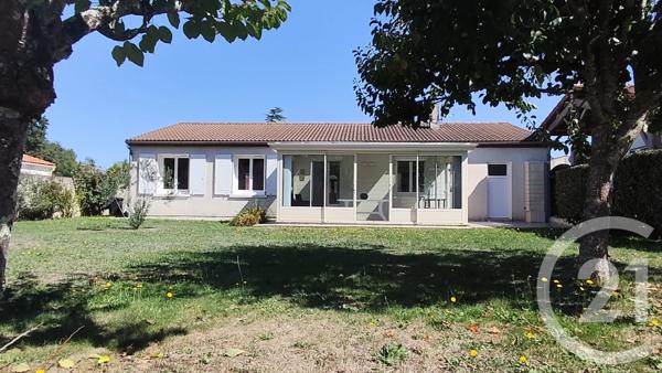 Maison à vendre  4 pièces - 91 m 2   SAINTES  - 17