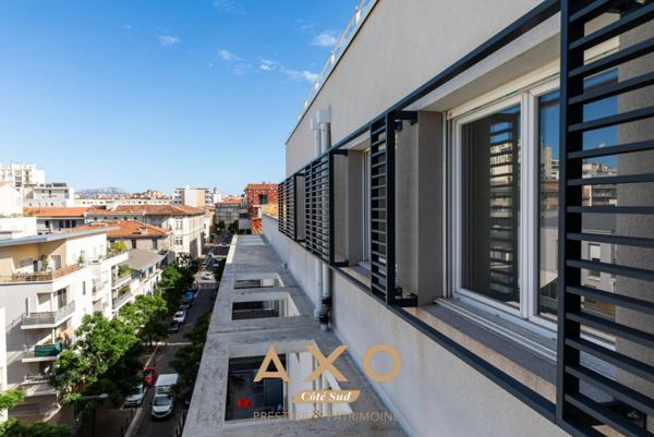 MARSEILLE  LA JOLIETTE  APPARTEMENT T4  91 M²  TERRASSE 100 M²  VUE PANORAMIQUE  BOX FERMÉ  470 000 