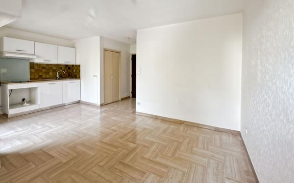 Appartement à louer    1 pièce •  Antibes