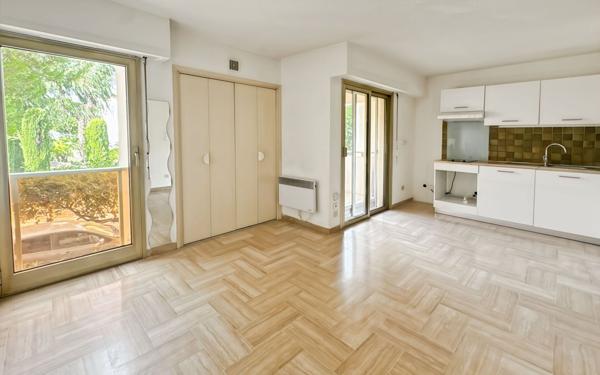 Appartement à louer    1 pièce •  Antibes