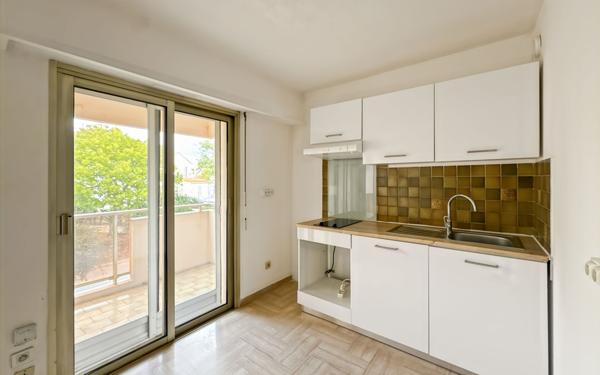 Appartement à louer    1 pièce •  Antibes