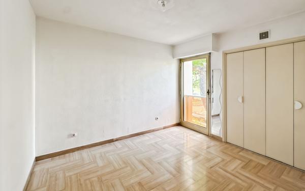 Appartement à louer    1 pièce •  Antibes