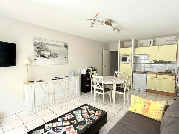 LA BAULE – 2 CHAMBRES – DERNIER ÉTAGE – TERRASSE 17,51 M² – PARKING – GARAGE POSSIBLE