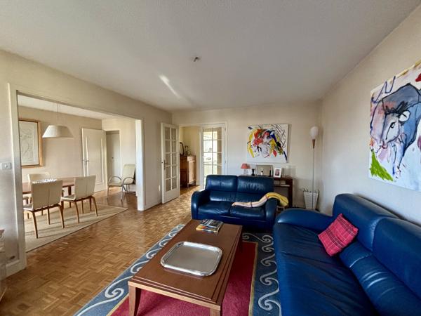 Appartement
                                                                                                                                                                                                                                                                                                                        5 pièce(s)                                                                                                                                                                                                          3 chambre(s)                                                                                                                                                                                                          99.75  m²