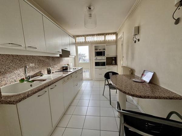 Appartement
                                                                                                                                                                                                                                                                                                                        5 pièce(s)                                                                                                                                                                                                          3 chambre(s)                                                                                                                                                                                                          99.75  m²