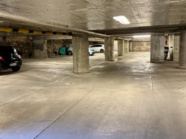 Appartement
                                                                                                                                                                                                                                                                                                                        5 pièce(s)                                                                                                                                                                                                          3 chambre(s)                                                                                                                                                                                                          99.75  m²