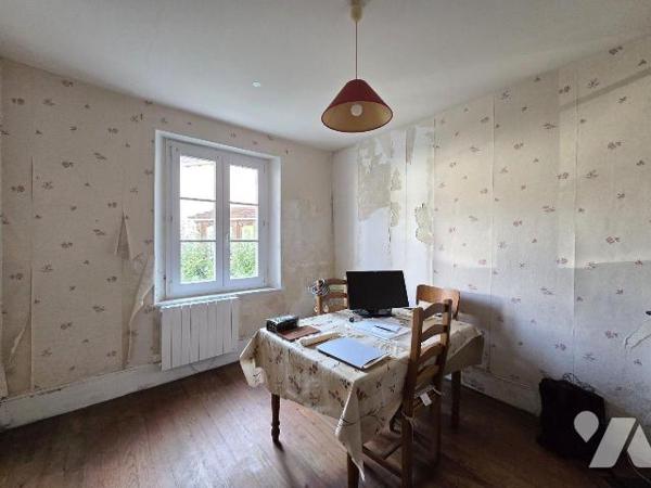VAILLY-SUR-AISNE : CHARMANTE MAISON AVEC JARDIN

Venez découvrir cette maison construite en p...