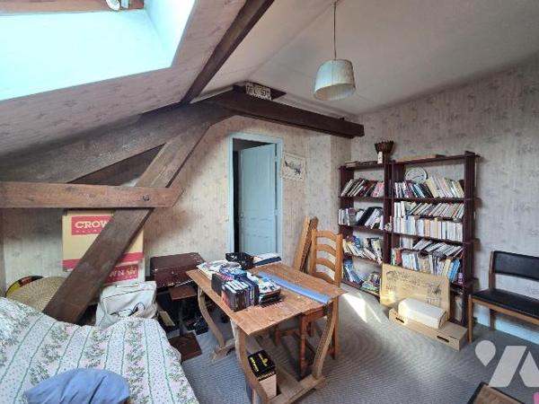 VAILLY-SUR-AISNE : CHARMANTE MAISON AVEC JARDIN

Venez découvrir cette maison construite en p...