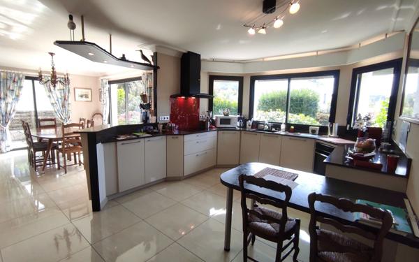 Maison à vendre    6 pièces •  Douarnenez