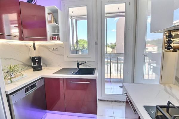 Marignane, Appartement 4 pièces 67.5 m2 + balcon et cave privative