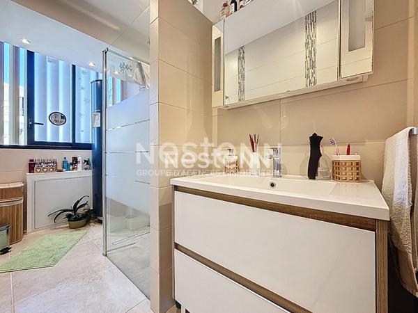 Golfe-Juan - 4 P - 76 m² - Traversant - Garage - Cave - Centre Ville