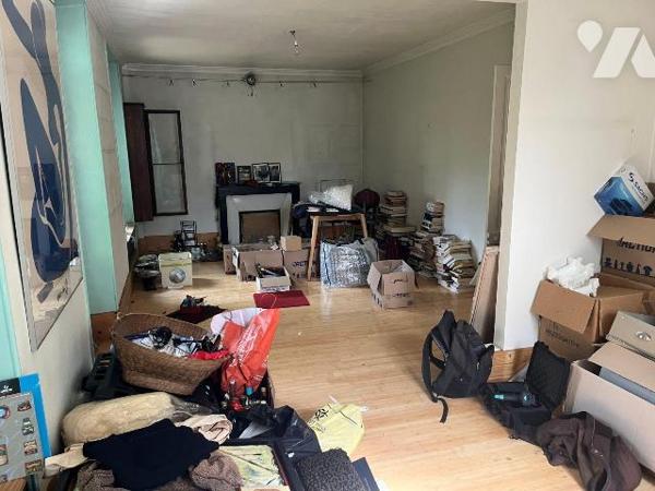 La SAS R&R NOTAIRES vous propose en exclusivité cette maison de caractère de type F7, située à ...
