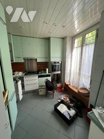La SAS R&R NOTAIRES vous propose en exclusivité cette maison de caractère de type F7, située à ...