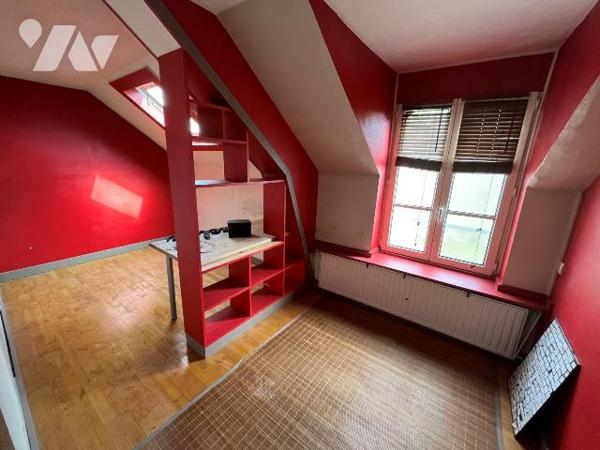 La SAS R&R NOTAIRES vous propose en exclusivité cette maison de caractère de type F7, située à ...