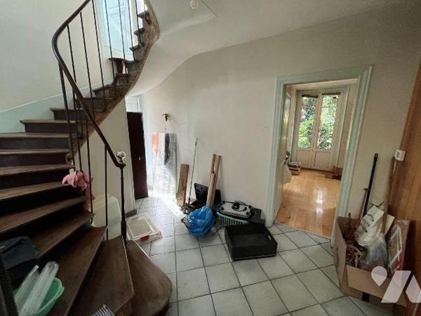 La SAS R&R NOTAIRES vous propose en exclusivité cette maison de caractère de type F7, située à ...