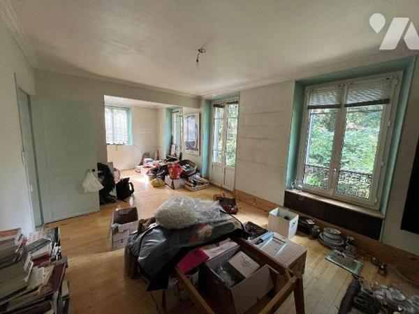 La SAS R&R NOTAIRES vous propose en exclusivité cette maison de caractère de type F7, située à ...