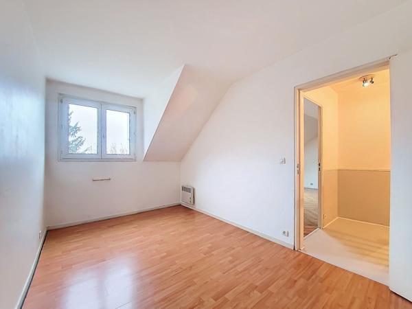 Appartement Chilly Mazarin 4 pièce(s) en duplex proche du centre-ville, du complexe sportif Jesse Owens et des transports