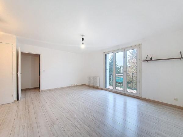 Appartement Chilly Mazarin 4 pièce(s) en duplex proche du centre-ville, du complexe sportif Jesse Owens et des transports