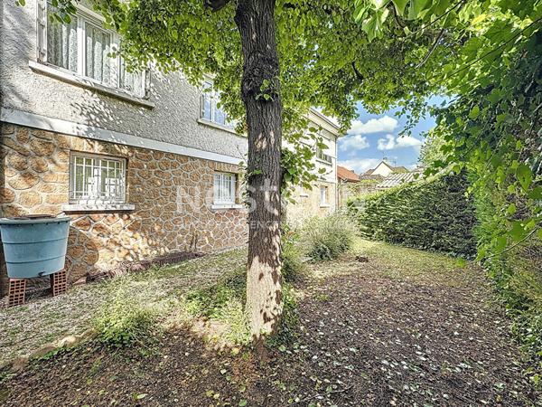 À vendre : Maison individuelle de 126 m² avec grand jardin, garage triple et combles aménageables à Morangis