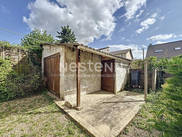 À vendre : Maison individuelle de 126 m² avec grand jardin, garage triple et combles aménageables à Morangis