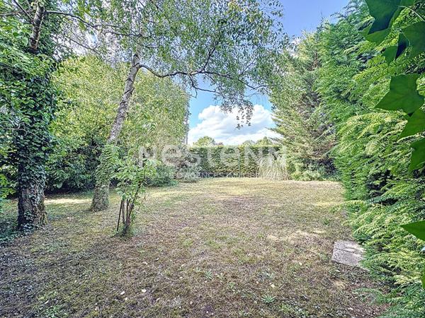 À vendre : Maison individuelle de 126 m² avec grand jardin, garage triple et combles aménageables à Morangis